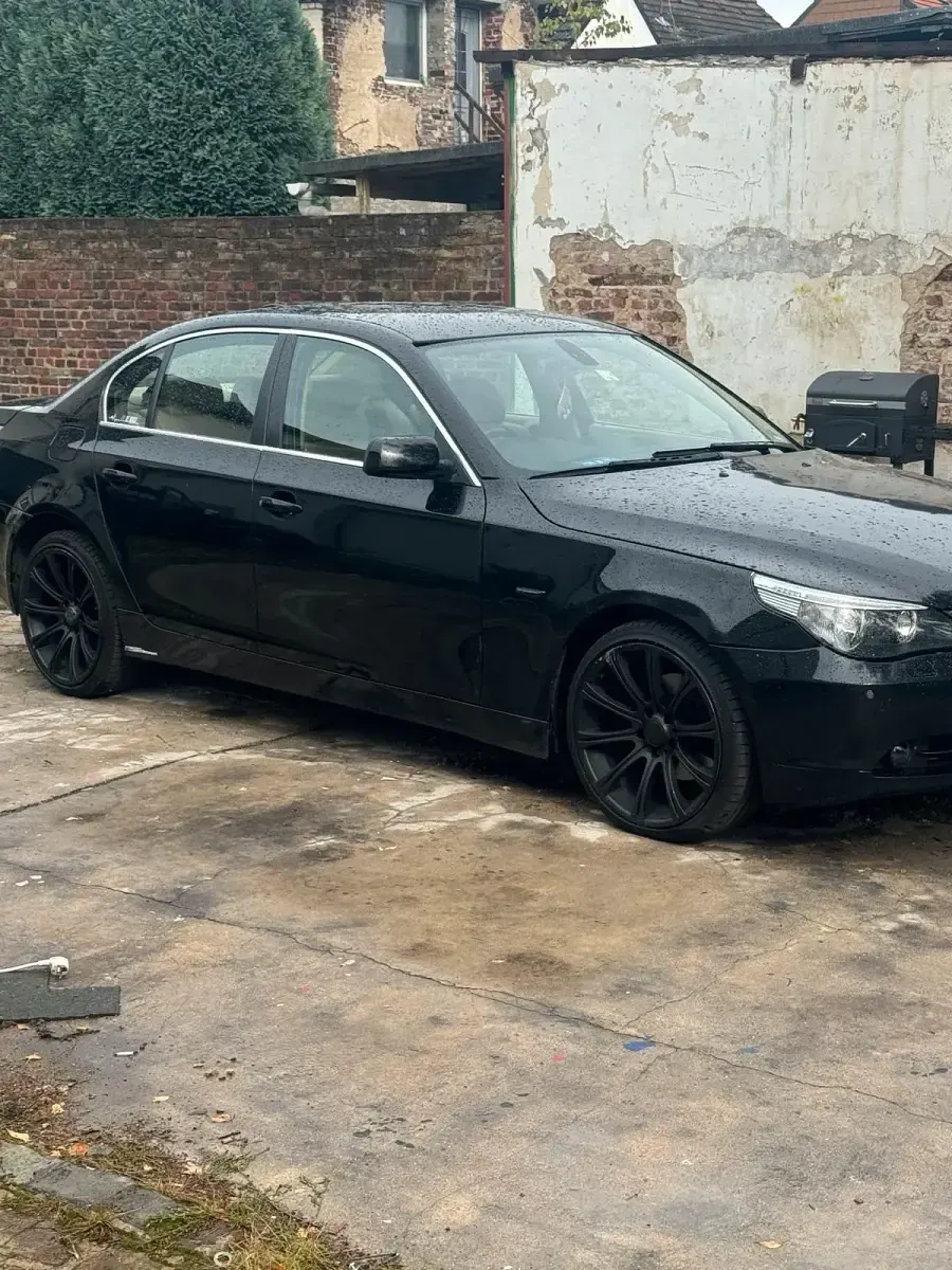 Gebraucht BMW 523 177 PS (130 kW) 2006 Schwarz Limousine