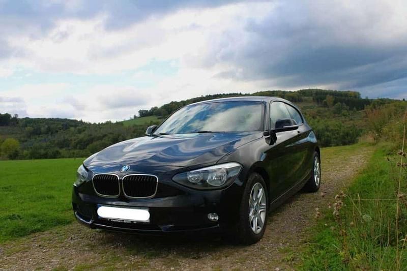 Schwarz Gebraucht 2014 BMW 114 Sport Line Kleinwagen | 7.499 € (Fairer Preis) - Bild 1/4