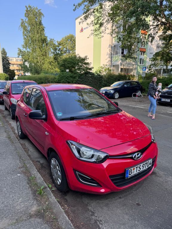 Rot Gebraucht 2012 Hyundai i20 Classic Kleinwagen | 2.500 € (Guter Preis) - Bild 1/4