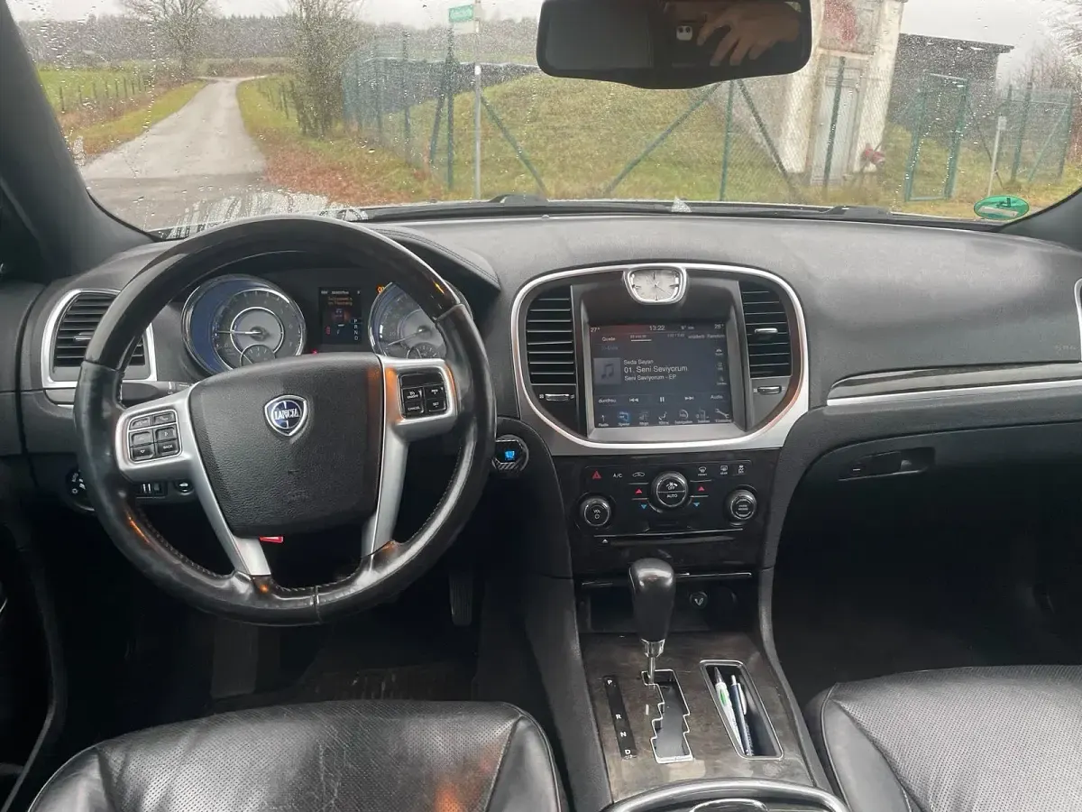 Usata Lancia Thema 239 CV (175 kW) 2012 Grigio Berlina