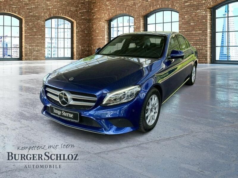 Blau brillantblau metallic Gebraucht 2021 Mercedes C200 Avantgarde Limousine | 28.800 € (Guter Preis) - Bild 1/4