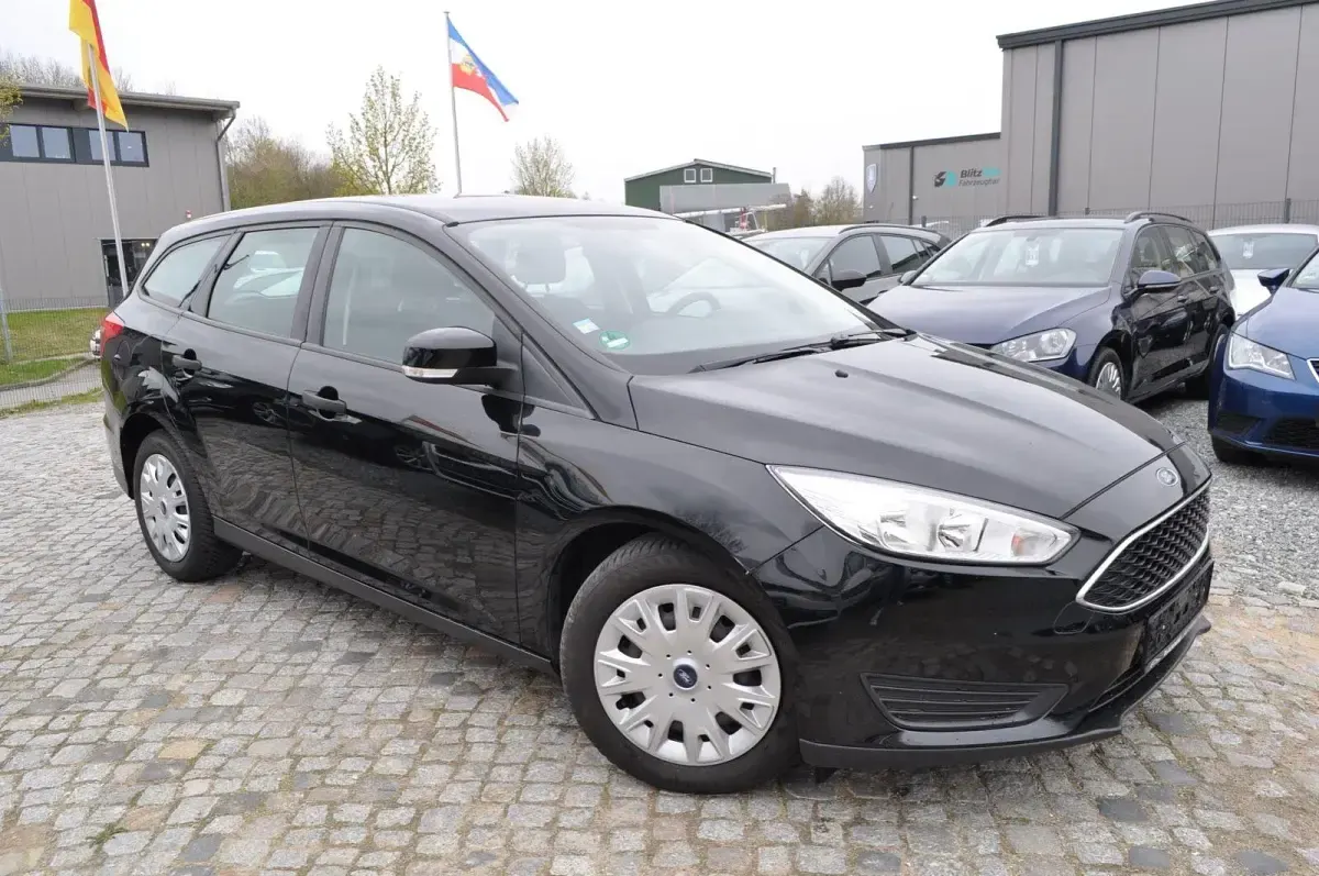 Gebraucht Ford Focus Ambiente 101 PS (74 kW) 2016 Schwarz Kombi
