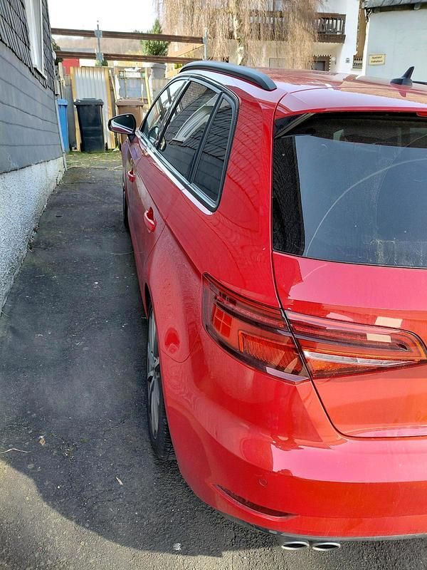 Gebraucht Audi A3 Sport 150 PS (110 kW) 2019 Rot Limousine