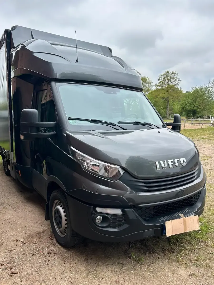 Gebraucht Iveco Daily 180 PS (132 kW) 2018 Schwarz