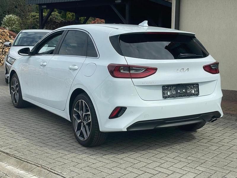 Używany Kia Ceed 140 KM (102 kW) 2025 Biały Hatchback