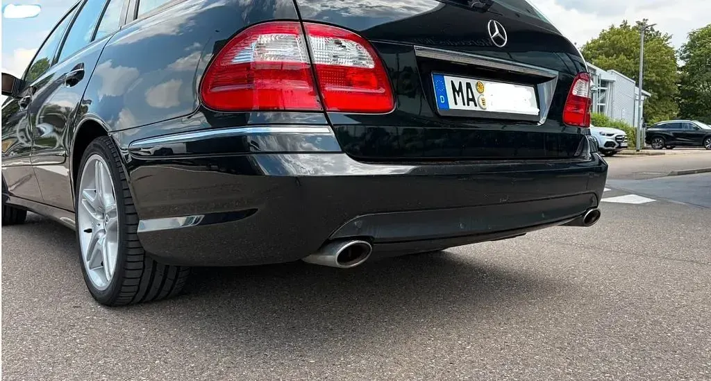 Gebraucht Mercedes E320 Avantgarde 224 PS (164 kW) 2004 Schwarz Limousine