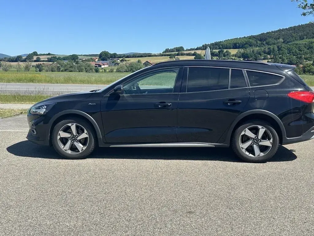Begagnad Ford Focus Active 155 HK (114 kW) 2020 Svart Sedan
