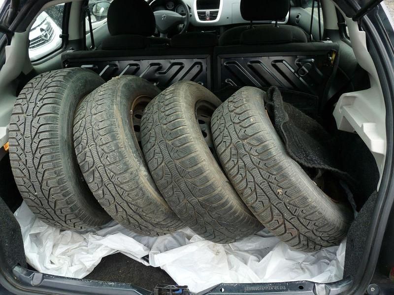 Gebraucht Peugeot 206 Basis 75 PS (55 kW) 2009 Lack grau hurricane/flach standa Limousine