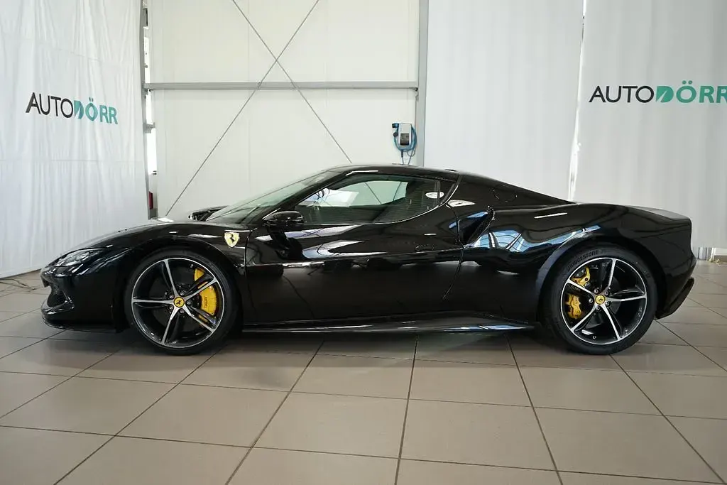 Gebraucht Ferrari 296 829 PS (609 kW) 2024 Schwarz Coupé
