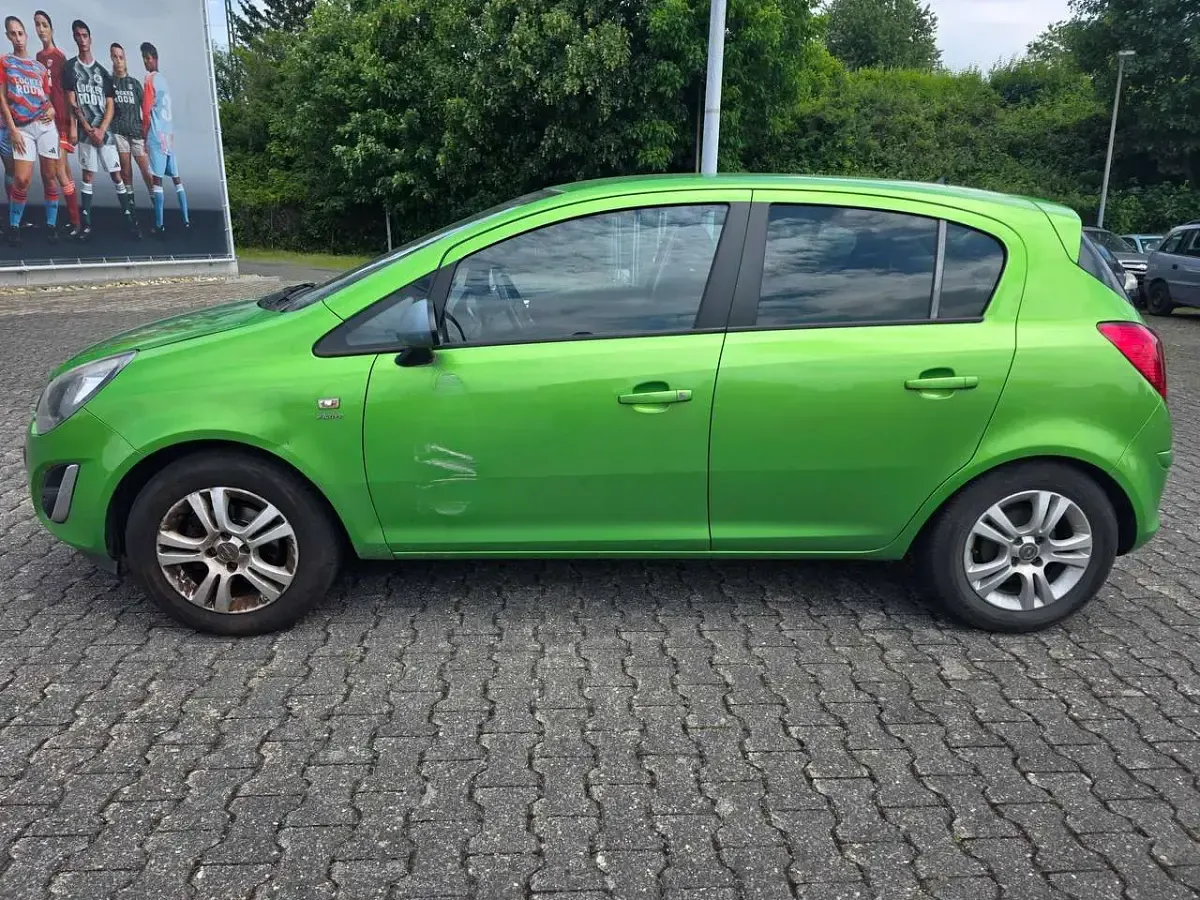 Gebraucht Opel Corsa Active 87 PS (63 kW) 2013 Apfelgruen p2 Kleinwagen