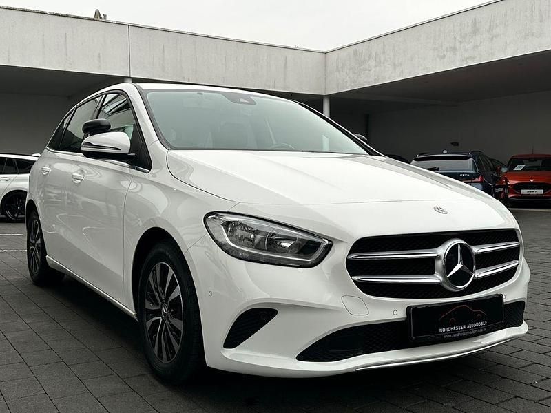 Gebraucht Mercedes B200 150 PS (110 kW) 2022 Weiß Van / Kleinbus