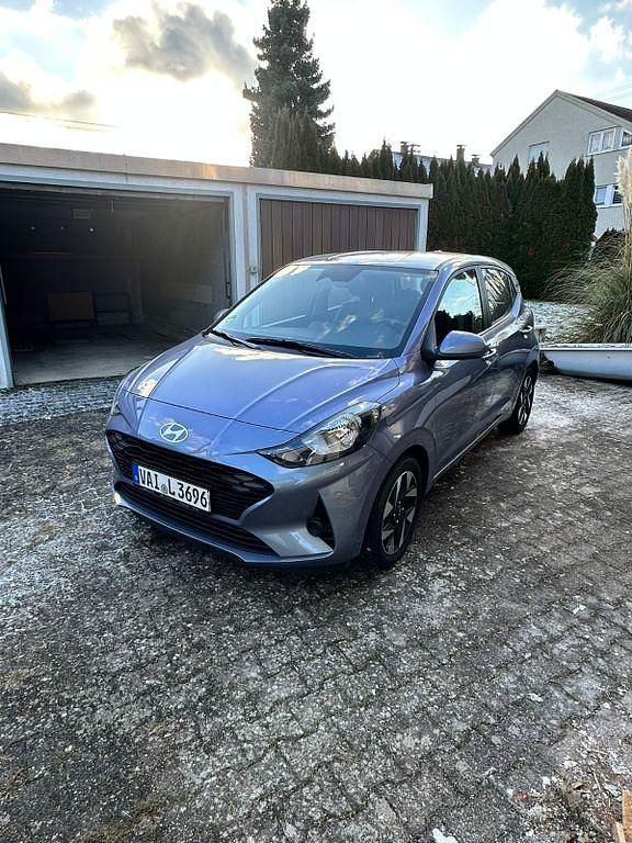 Gebraucht Hyundai i10 Trend 67 PS (49 kW) 2023 Blau Kleinwagen