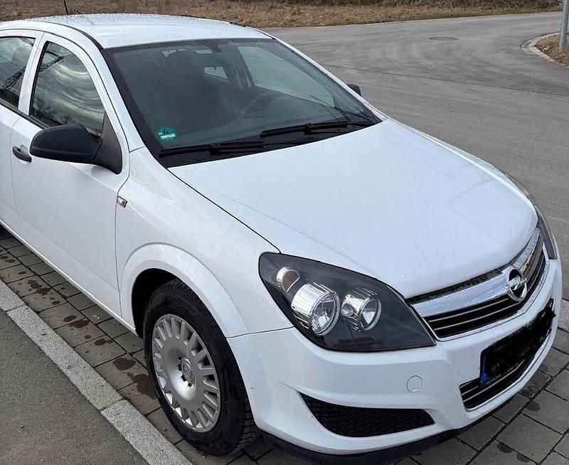 Gebraucht Opel Astra 90 PS (66 kW) 2009 Weiß Limousine