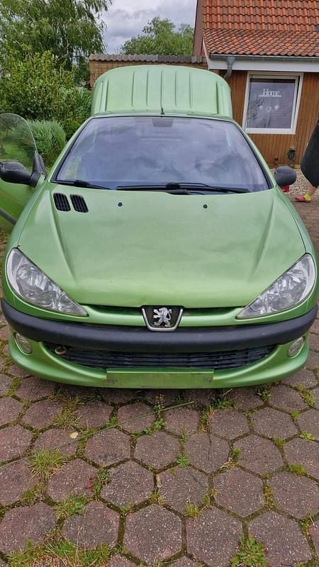 Grün Gebraucht 2003 Peugeot 206 CC Cabrio | 450 € (Superpreis) - Bild 1/4