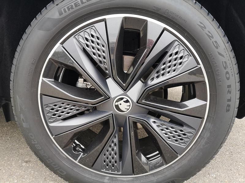 Neu Skoda Karoq SportLine 150 PS (110 kW) 2025 Reflexsilber metallic SUV