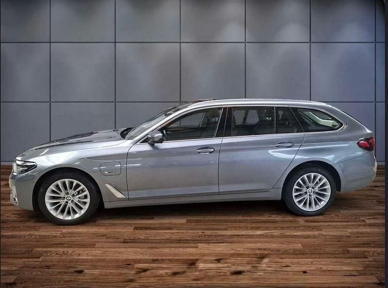 Gebraucht BMW 530e 292 PS (214 kW) 2021 Grau Kombi