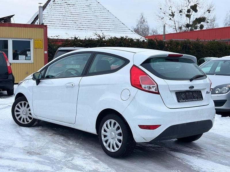 Gebraucht Ford Fiesta 60 PS (44 kW) 2017 Weiß Kleinwagen