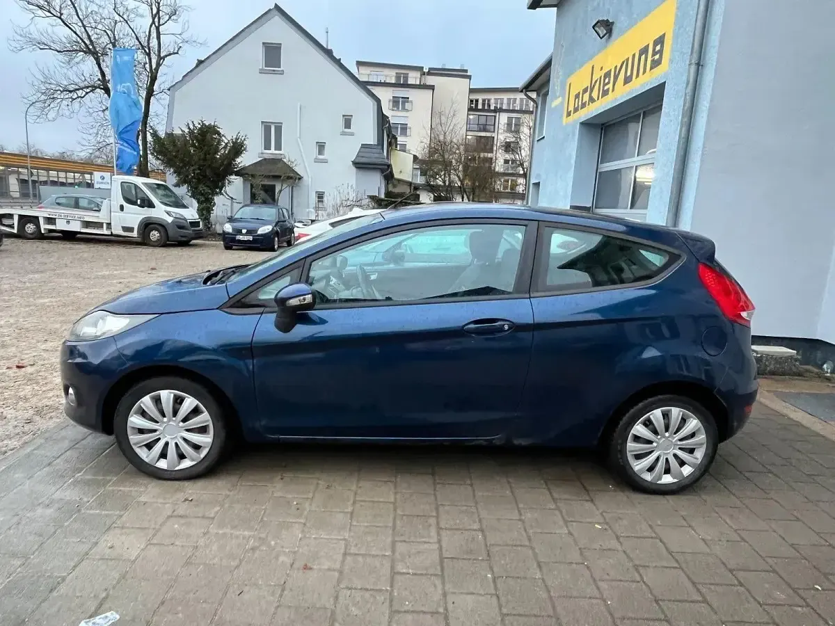 Gebraucht Ford Fiesta Trend 82 PS (60 kW) 2011 Blau Kleinwagen