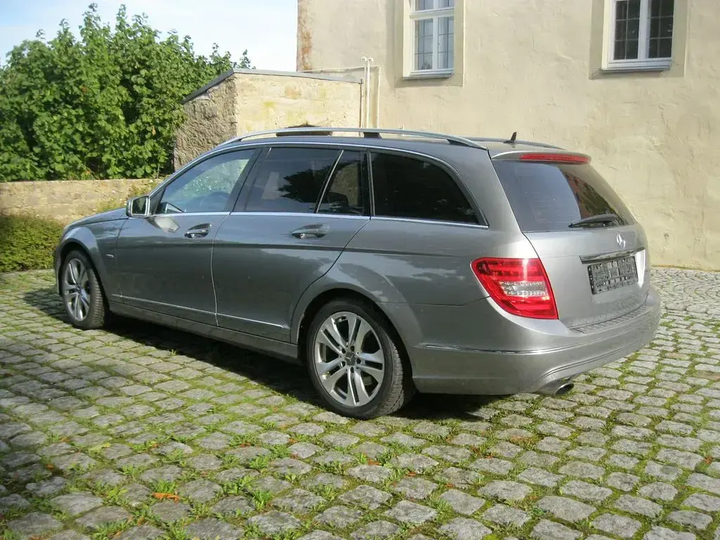 Gebraucht Mercedes C200 Elegance 184 PS (135 kW) 2012 Grau Limousine
