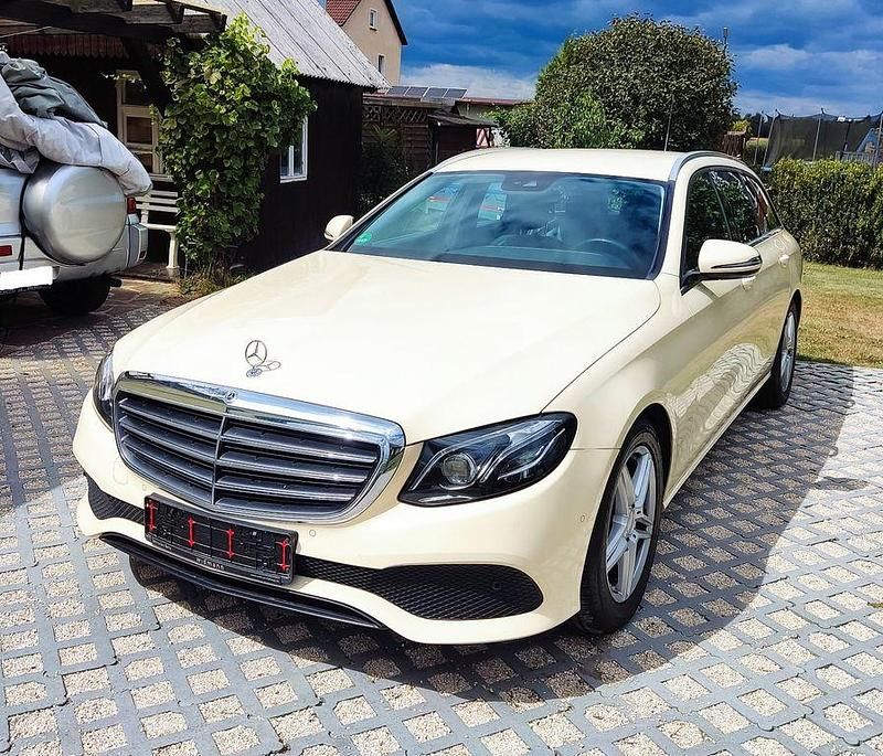 Gelb Gebraucht 2020 Mercedes E220 Kombi | 11.500 € - Bild 1/4