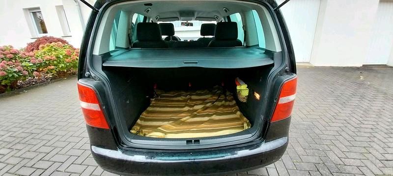 Gebraucht VW Touran 115 PS (84 kW) 2004 Schwarz Van / Kleinbus