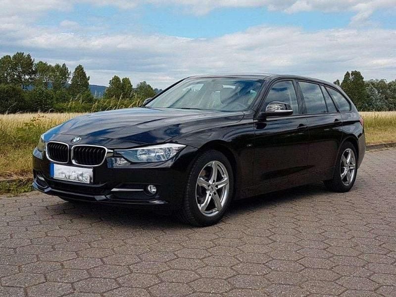 Schwarz Gebraucht 2013 BMW 318 Sport Line Kombi | 8.000 € (Guter Preis) - Bild 1/4
