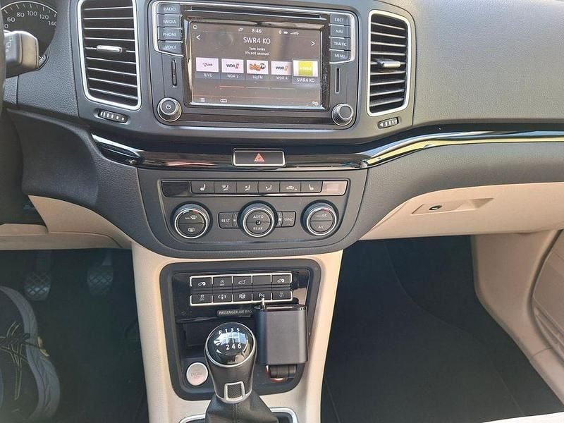 Second-hand VW Sharan Highline 184 CP (135 kW) 2017 Negru Monovolum