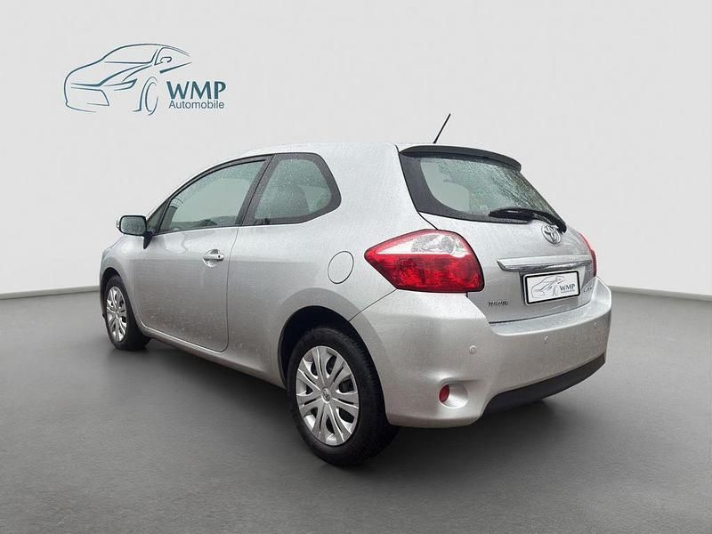 Gebraucht Toyota Auris Life+ 132 PS (97 kW) 2011 Silber Limousine