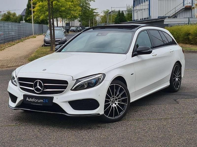 Polarweiss Gebraucht 2018 Mercedes C350e AMG line Kombi | 28.699 € (Teuer) - Bild 1/4