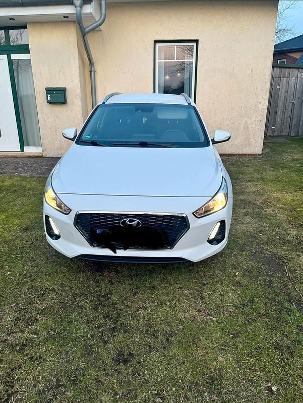 Gebraucht Hyundai i30 110 PS (80 kW) 2017 Weiß Kombi