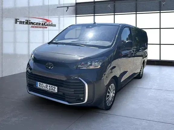 Gebraucht Toyota Proace Verso Comfort 144 PS (105 kW) 2024 Titanium grey metallic Kombi