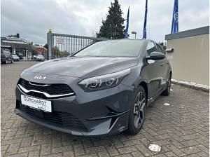 Neu Kia Ceed Style 140 PS (102 kW) 2025 Pentametal metallic (schwarz) Kleinwagen
