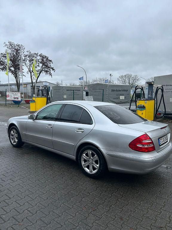 Gebraucht Mercedes E240 177 PS (130 kW) 2002 Silber Limousine