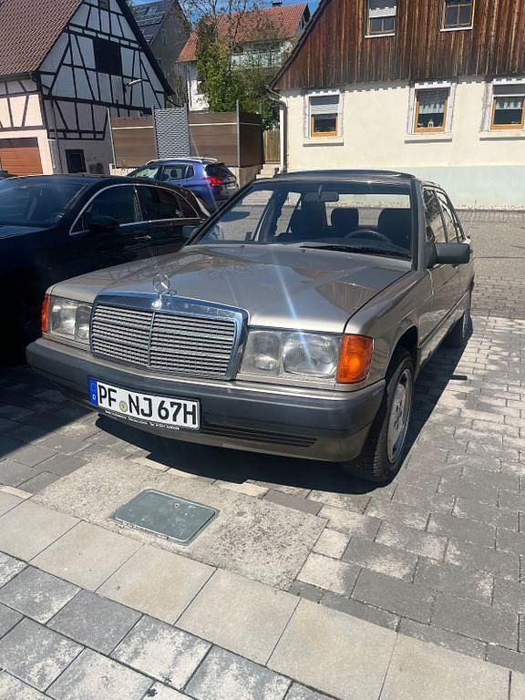 Gold Gebraucht 1990 Mercedes 190 Limousine | 8.500 € - Bild 1/4
