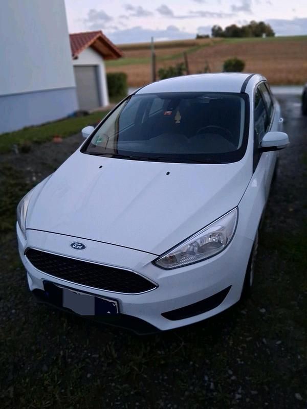 Weiß Gebraucht 2016 Ford Focus Kombi | 4.990 € (Superpreis) - Bild 1/4