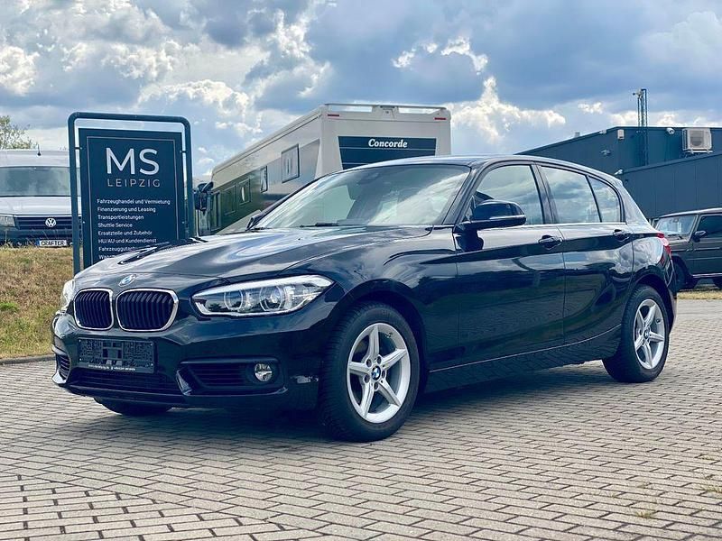 Schwarz ii/bonnet fluid black Gebraucht 2019 BMW 118 Advantage Kleinwagen | 16.500 € (Guter Preis) - Bild 1/4
