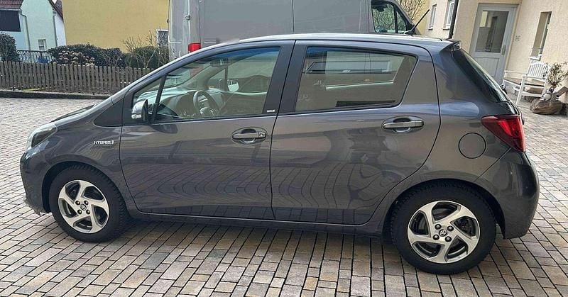 Gebraucht Toyota Yaris Edition-S 101 PS (74 kW) 2017 Grau Kleinwagen