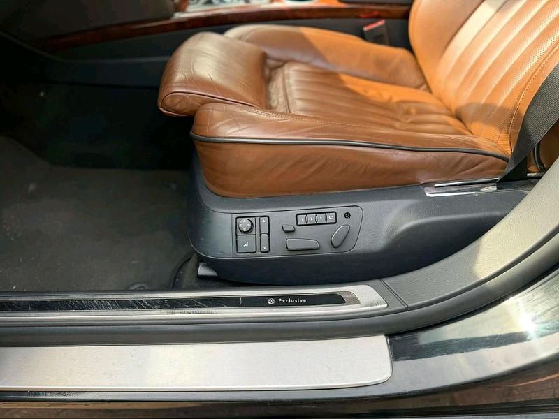 Gebraucht VW Phaeton 239 PS (175 kW) 2011 Braun Limousine