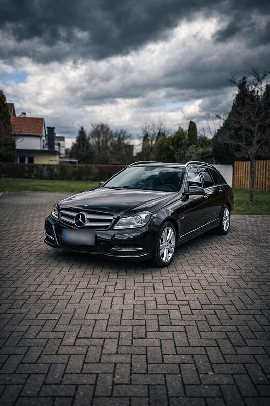 Gebraucht Mercedes C220 170 PS (125 kW) 2011 Schwarz Kombi