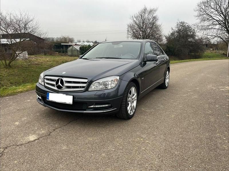 Grau Gebraucht 2011 Mercedes C250 Elegance Limousine | 10.900 € (Fairer Preis) - Bild 1/4