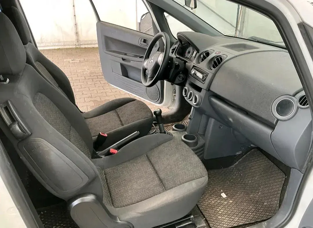 Gebraucht Mitsubishi Colt Inform 75 PS (55 kW) 2010 Weiß Kleinwagen