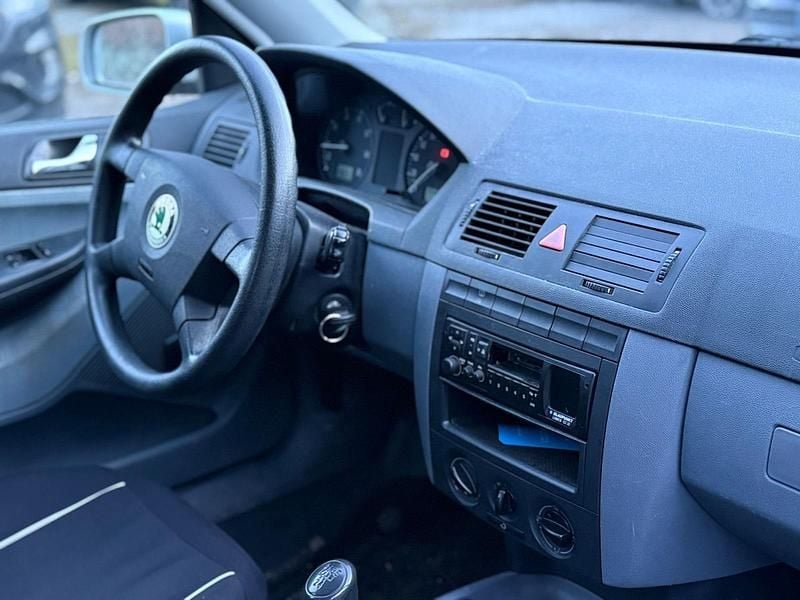 Gebraucht Skoda Fabia 60 PS (44 kW) 2001 Silber Limousine