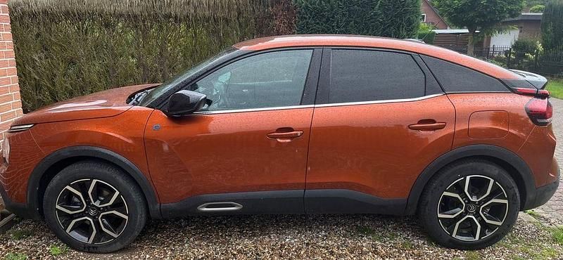 Orange Gebraucht 2021 Citroën e-C4 Shine Limousine | 19.700 € (Fairer Preis) - Bild 1/4