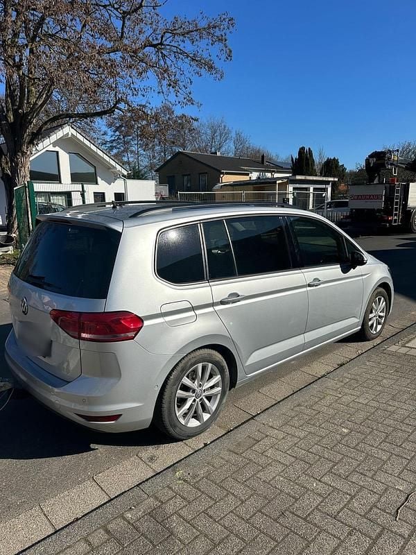 Gebraucht VW Touran 116 PS (85 kW) 2018 Silber Van / Kleinbus