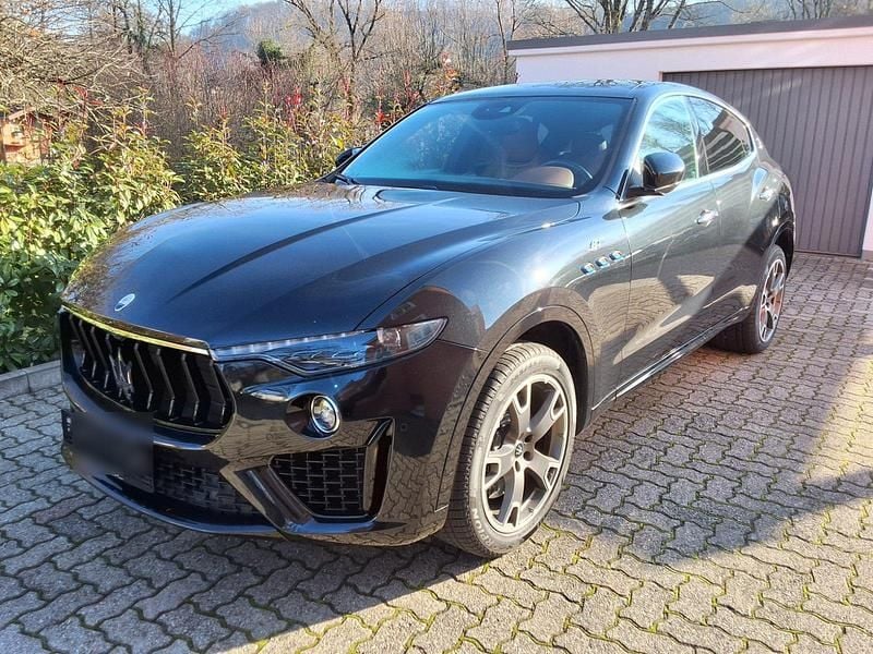 Schwarz Gebraucht 2022 Maserati Levante SUV | 42.900 € - Bild 1/4