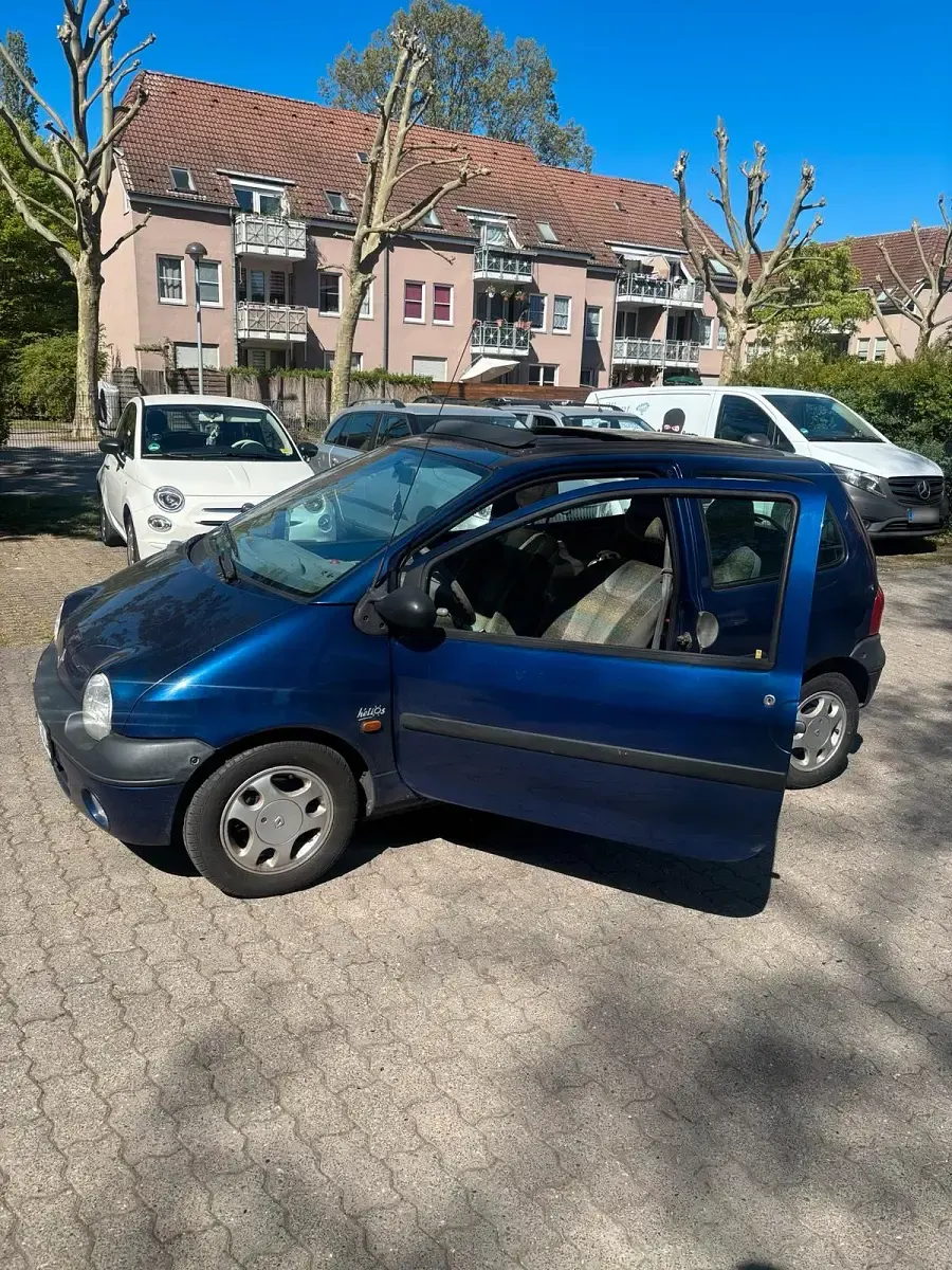 Second-hand Renault Twingo 60 CP (44 kW) 1999 Albastru Hatchback