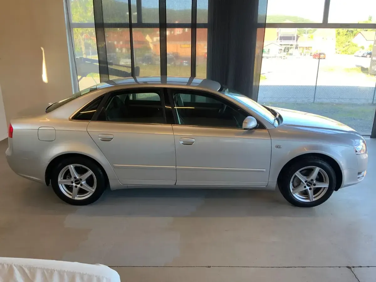 Gebraucht Audi A4 130 PS (95 kW) 2005 Silber Limousine