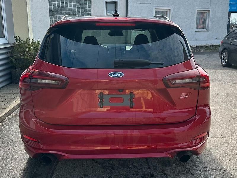 Gebraucht Ford Focus ST 280 PS (205 kW) 2023 Rot Limousine