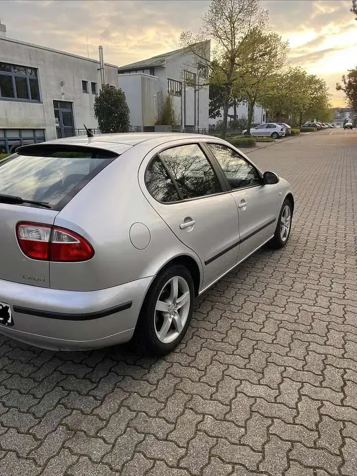 Usata Seat Leon 105 CV (77 kW) 2004 Argento Utilitaria