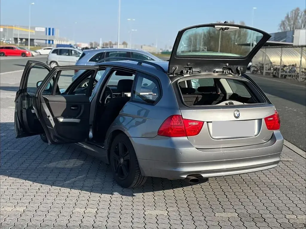 Gebraucht BMW 318 Sport Line 143 PS (105 kW) 2010 Grau Kombi